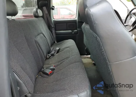 2002 Chevrolet Silverado C1500 z USA, uszkodzony, nr VIN 2GCEC19W721230023